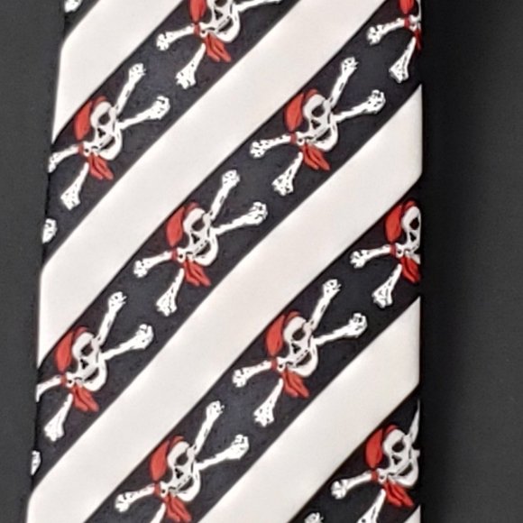 Halloween Skull & CrossBones Tie - Picture 2 of 3